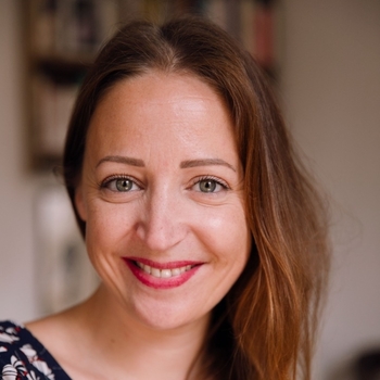 Reconvertie depuis peu, ElodieCaron est aujourd'hui comédienne voix off. Les marques Garnier, Castorama ou encore Contrex lui ont fait confiance. Comment devient-on comédienne voix-off ? Elle nous explique. 