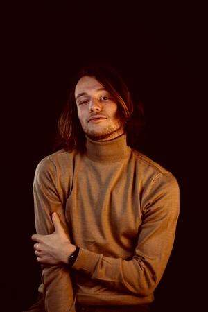 Anton, membre VIP et chanteur : des castings aux télé-crochets à succès.