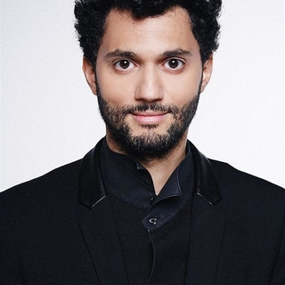 Tony Saint-Laurent, humoriste révélé par le Jamel Comedy Club est au Point Virgule et on vous invite!