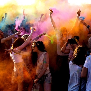 Casting.fr est partenaire de la deuxième édition du Holi One Colour Festival, demandez vos pass !