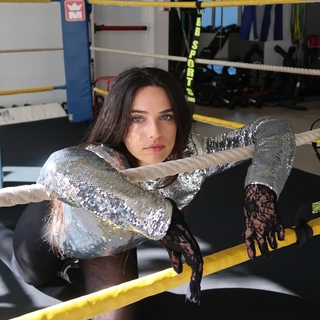 Cardio Drame : Le nouvel album de Philippine, la star montante de la pop