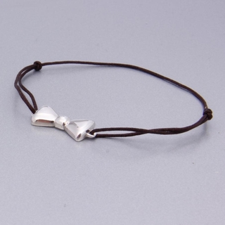 La créa d'Emilka est une marque de bijoux originale, facile à porter au quotidien !