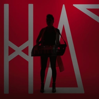 La chanteuse Chat nous dévoile son nouvel EP "L'endroit des rêves" réalisé en toute intimité avec son frère