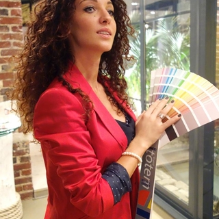 Emmanuelle Rivassoux est une femme du tonnerre à suivre! Aux côtés de Stéphane Plaza elle brille...