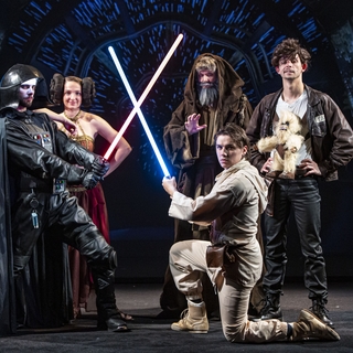 Embarquez pour Space Wars, la parodie de Star Wars pour enfants (mais pas que) au Théâtre Michel !