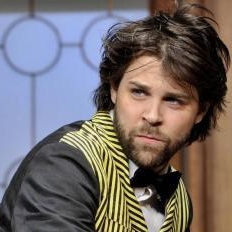 Arthur Jugnot, le fils de? Pas si facile! En interview on découvre un homme passioné et travailleur pour qui tout n'a pas été si facile...