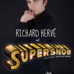 Richard Hervé est Supersnob, un one-man show plein d'énergie