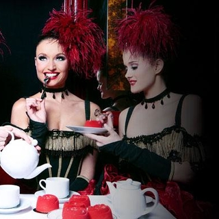 Cabaret parisien et French Cancan, vous avez le privilège d'assister à un Dîner-Spectacle au Paradis Latin