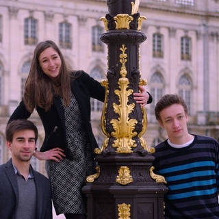 "Jamais sans lui", des créations de sacs tendance aux touches subtiles qui vous feront voyager