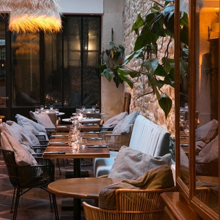 Pour la Saint-Valentin nous vous offrons un massage duo en amoureux dans un lieu mythique "Les Bains du Marais", vive l'amour et le bien-être!