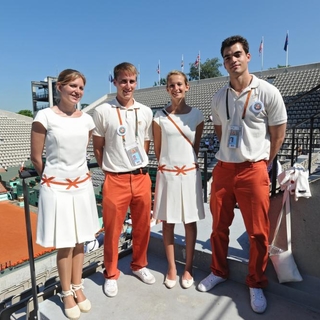 La prestigieuse agence d'hôtesses Mahola vous donne l'occasion de faire la belle pour Roland Garros