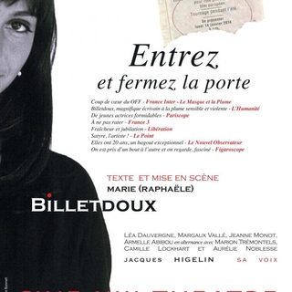 "Entrez et fermez la porte": Une pièce au bagout exceptionnel avec des actrices formidables !