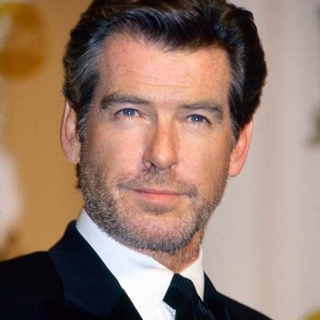 Figurants Hommes et Femmes pour le nouveau film " The Love Punch" avec Pierce Brosnan, Emma Thompson et Louise Bourguoin !