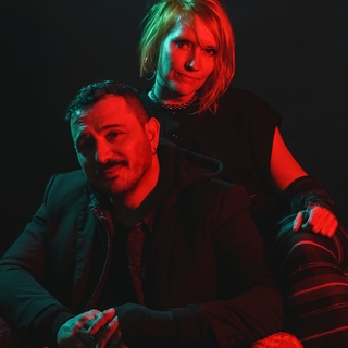 “Être musicien aujourd’hui ne se limite pas à chanter ou jouer d’un instrument” : Le grand retour du duo Vilain Coeur, qui dévoile son nouvel EP “Le cimetière des chats”