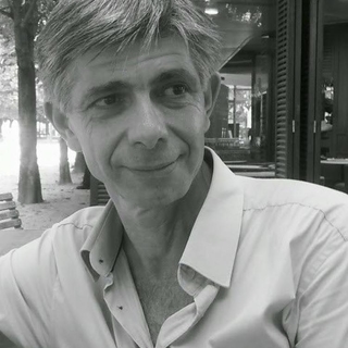 René-Marc Guedj, le créateur de l'Ecole de l'Humour et des Arts Scéniques, une école d'humour unique en France