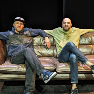Écriture, castings et mise en scène : Comment aborder la GPA avec humour au théâtre ? Le défi de Nicolas Huan et Jérémy Boutier, comédiens et metteurs en scène de “Recherche mère porteuse”