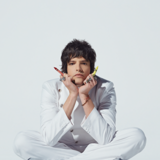 Lasso se dévoile : passion, rêves et émotions avant son concert à Paris