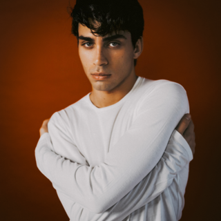 “J’ai commencé dans ma chambre sans connaître personne” : De ses débuts en solo à son premier album “Beaux” en équipe, l’ascension artistique de Samuel