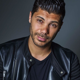 Ophir Azoulay, un humoriste à langue bien pendue qui ne manquera pas de vous faire rire.