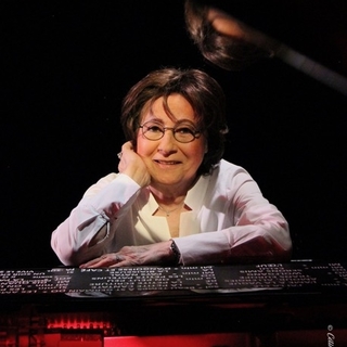 Les secrets d'une carrière qui dure ? À l'occasion de ses 50 ans de carrière, la chanteuse et pianiste Marie-Paule Belle nous raconte ses anecdotes musicales