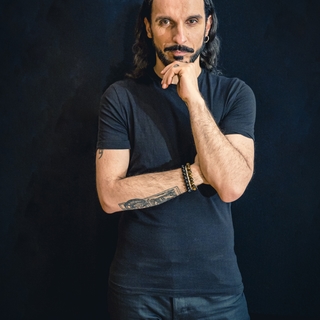 Du Jamel Comedy Club aux one man show : rencontre avec l'humoriste Dédo, à l'affiche du spectacle "Biafine" à l'Européen