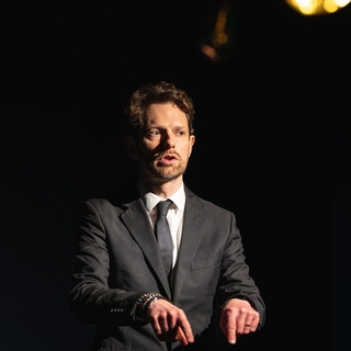 Sébastien Wust avocat, auteur et comédien, sur les planches avec son spectacle "Maître, vous avez la parole"