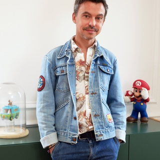 Vous souhaitez inscrire votre enfant dans une agence de mannequins ? Sébastien Helouin, booker de l'agence Des Filles et Des Garçons, répond aux questions les plus posées par les parents