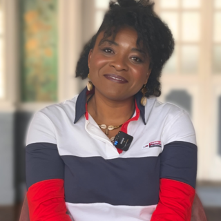 “Je suis comme un caméléon” : Sélavie, première femme humoriste au Cameroun, à la conquête de la France ! 