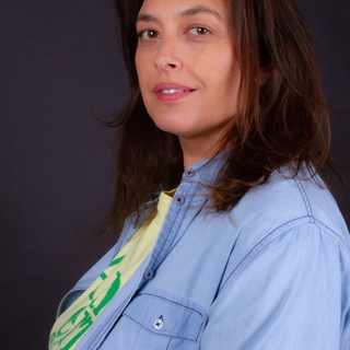 Rencontre avec Julie Martel, comédienne et réalisatrice passionnée qui participe au Nikon Film Festival avec son court-métrage "Madame Chain"