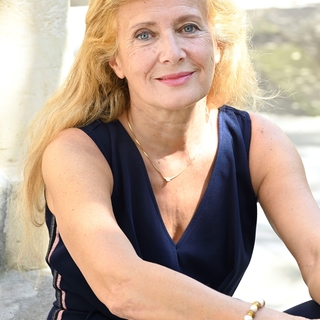 La comédienne Dominique Dimey, actuellement à l'affiche de "Bernard Dimey père & fille, une incroyable rencontre", vous donne tous ses conseils pour parvenir à chanter et jouer la comédie en même temps
