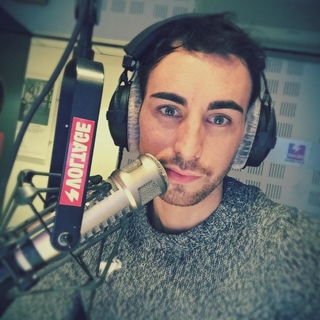Animateur du Morning sur la radio voltage, retour sur les débuts de Jordan de Luxe qui  vous donne ses conseils