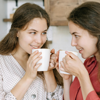 Casting soeurs jumelles de tout âge pour projet publicitaire