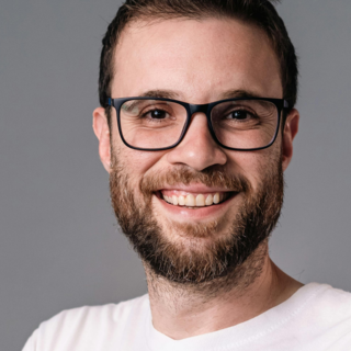 Casting homme pas musclé de tout âge pour tournage publicité