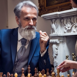 Casting homme entre 40 et 55 ans pour rôle de conseiller immobilier de prestige