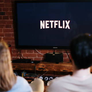 Casting figurant homme entre 40 et 55 ans pour tournage série Netflix
