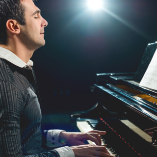 Casting pianiste homme entre 35 et 45 ans pour silhouette dans série d'époque