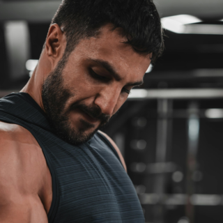 Casting homme grand et musclé pour tournage vidéo YouTube