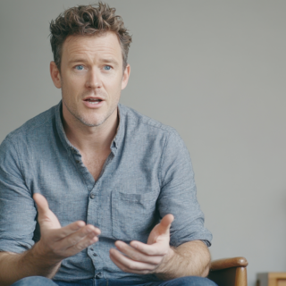 Casting homme bilingue en anglais pour tournage série Netflix La Cage