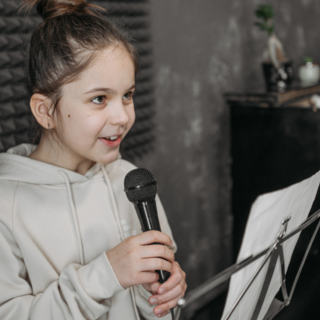 Casting enfant fille d'environ 6 ans pour spectacle dans grand théâtre parisien