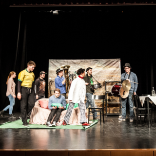 Casting comédien et comédienne entre 30 et 45 ans pour pièce de théâtre avec tournée en France et Belgique