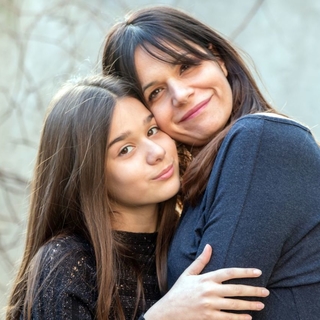 Casting duo mère ado entre 16 et 18 ans pour silhouette muette dans la série "Haute Saison" diffusée sur France 2