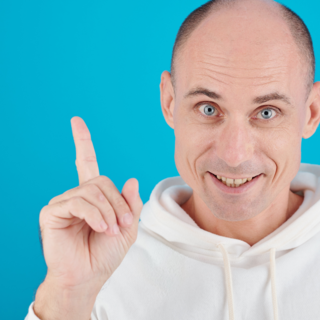 Casting comédien chauve pour doublure image dans série