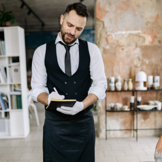 Casting homme entre 30 et 50 ans pour silhouette parlante dans sketch show Chamouxland 2 de Camille Chamoux