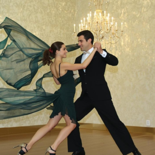 Casting couple de danseurs de salon pour spectacle dans un cabaret