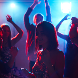 Casting figurant homme et femme entre 20 et 35 ans pour tournage série Amazon Prime Video avec humoristes connus en guest