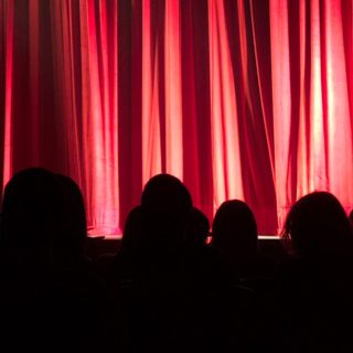 Casting comédien comédienne chanteur et chanteuse entre 18 et 30 ans pour comédie musicale en tournée en Italie