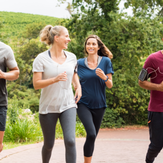 Casting homme et femme entre 35 et 80 ans pour silhouette dans série HBO avec Jérôme Niel