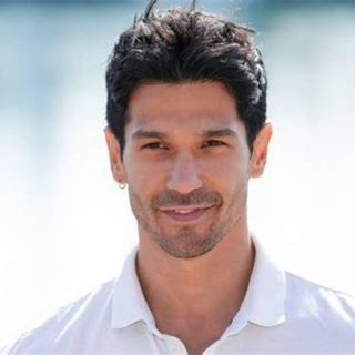 Casting homme femme silhouette parlante pour la série "Haute Saison"  diffusée sur France 2