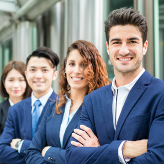 Casting homme et femme entre 40 et 55 ans pour film produit bancaire et shooting photo