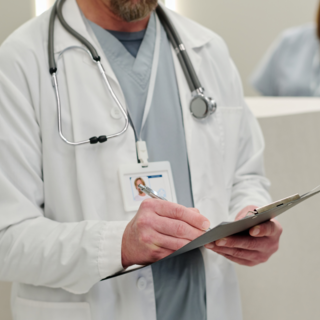 Casting figurant homme et femme avec expérience dans le médical pour film avec Guillaume Canet